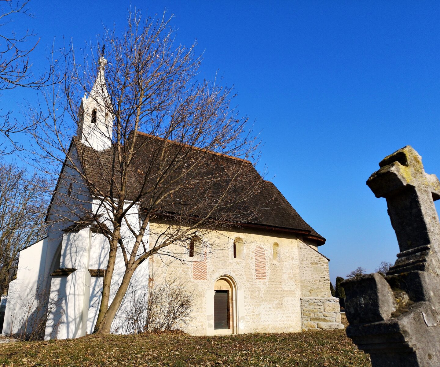 Lózs falu különleges temploma